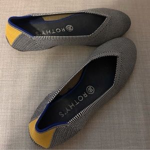 Size 8 Rothy’s in excellent used condition!